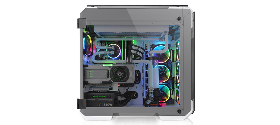 Thermaltake View 71 TG Snow Edition Tempered Glass Case - White Feature 3