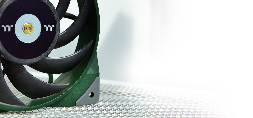 Thermaltake TOUGHFAN 12 PWM High Static Pressure Radiator Fan Racing Green Edition Feature 2